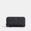 Cartera larga con cremallera perimetral en Signature Canvas