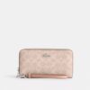 Cartera larga con cremallera perimetral en Signature Canvas
