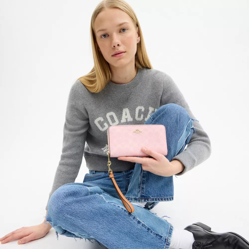 Cartera larga con cremallera perimetral en Signature Canvas