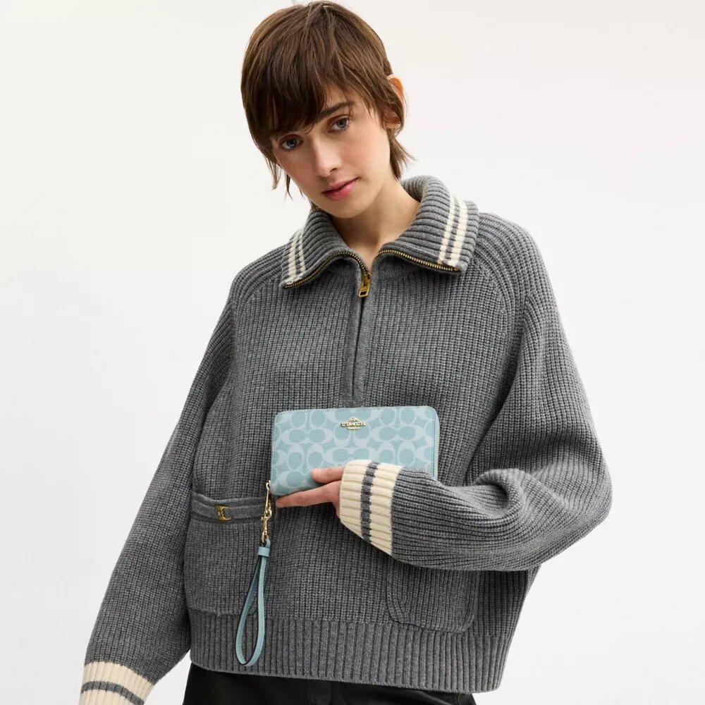 Cartera larga con cremallera perimetral en Signature Canvas