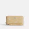 Cartera larga con cremallera perimetral y estampado floral