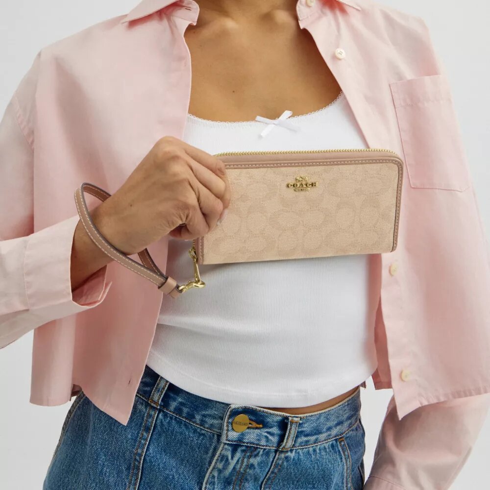 Cartera larga con cremallera perimetral y Signature Canvas