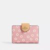 Cartera mediana con cremallera en esquina y estampado floral