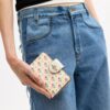Cartera mediana con cremallera en esquina y estampado floral