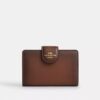 Cartera mediana con cremallera en la esquina