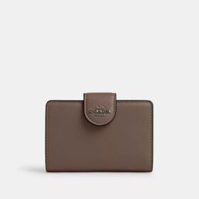 Cartera mediana con cremallera en la esquina