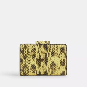 Cartera mediana con cremallera en la esquina