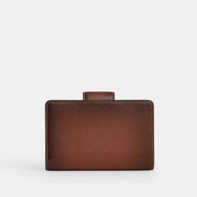Cartera mediana con cremallera en la esquina