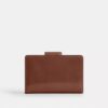 Cartera mediana con cremallera en la esquina