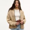 Cartera mediana con cremallera en la esquina