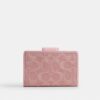 Cartera mediana con cremallera en las esquinas en denim característico