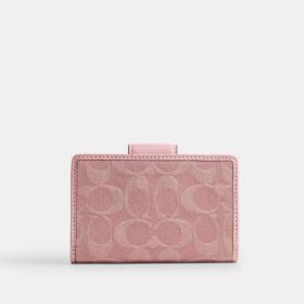 Cartera mediana con cremallera en las esquinas en denim característico