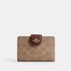 Cartera mediana con cremallera en las esquinas, en Signature Canvas