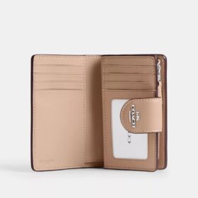 Cartera mediana con cremallera en las esquinas, en Signature Canvas