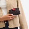 Cartera mediana con cremallera en las esquinas, en Signature Canvas