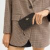 Cartera mediana con cremallera para DNI en Signature Canvas