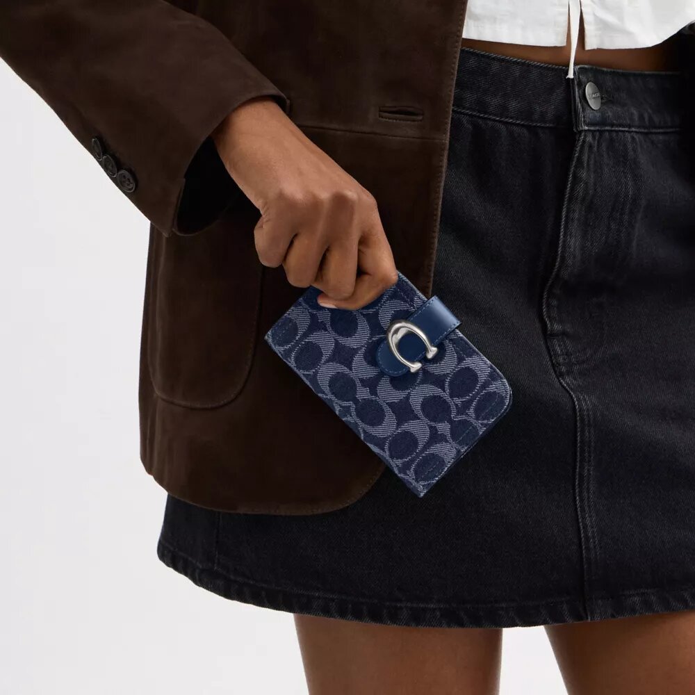 Cartera Tabby en denim característico