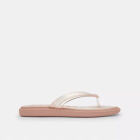 Chanclas de goma en el diseño característico
