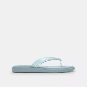 Chanclas de goma en el diseño característico