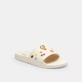 Chanclas deportivas Udele de Disney X Coach con estampado de pegatinas