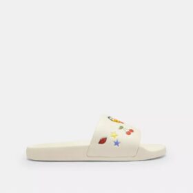 Chanclas deportivas Udele de Disney X Coach con estampado de pegatinas