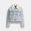 Chaqueta trucker corta de denim Heritage C de algodón orgánico con cuello de borrego