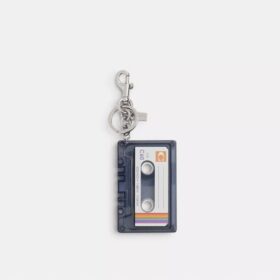 Colgante grande para bolsos con forma de casete
