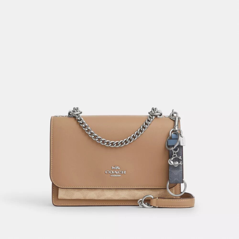 Colgante para bolsos con cierre a presión en Signature Canvas y Charms