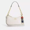 Colgante para bolsos con cierre a presión en Signature Canvas y Charms