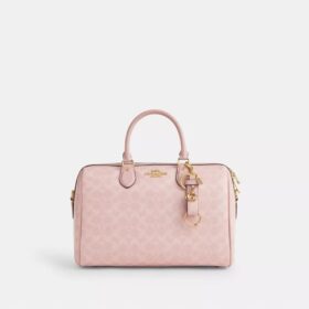 Colgante para bolsos con cierre de presión en Signature Canvas