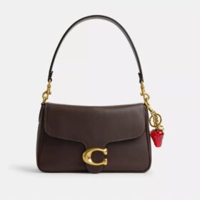 Colgante para bolsos con forma de fresa