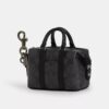 Colgante para bolsos «Mini Trekker» en Signature Canvas