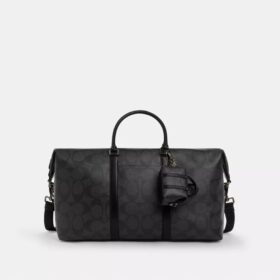 Colgante para bolsos «Mini Trekker» en Signature Canvas