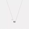 Collar con colgante de corazón esmaltado con nuestro sello característico