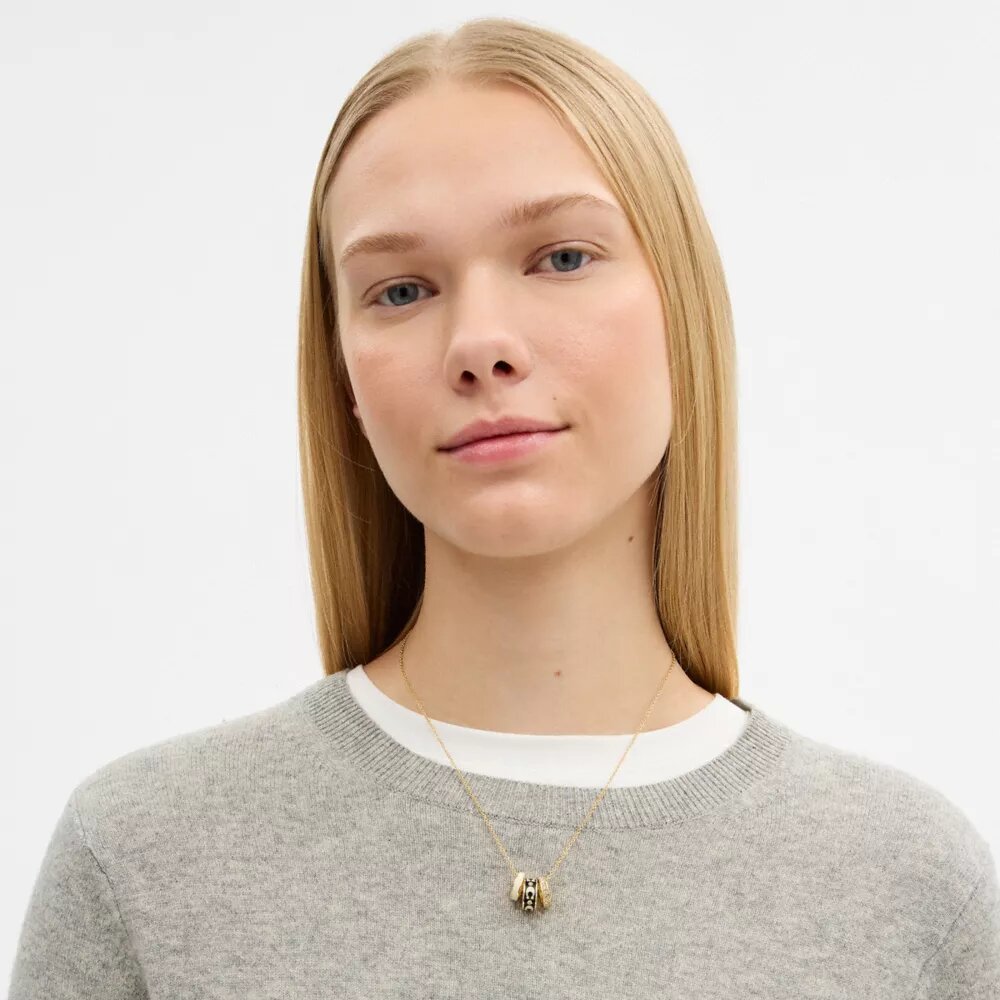 Collar con rondelles en forma de C repetidas