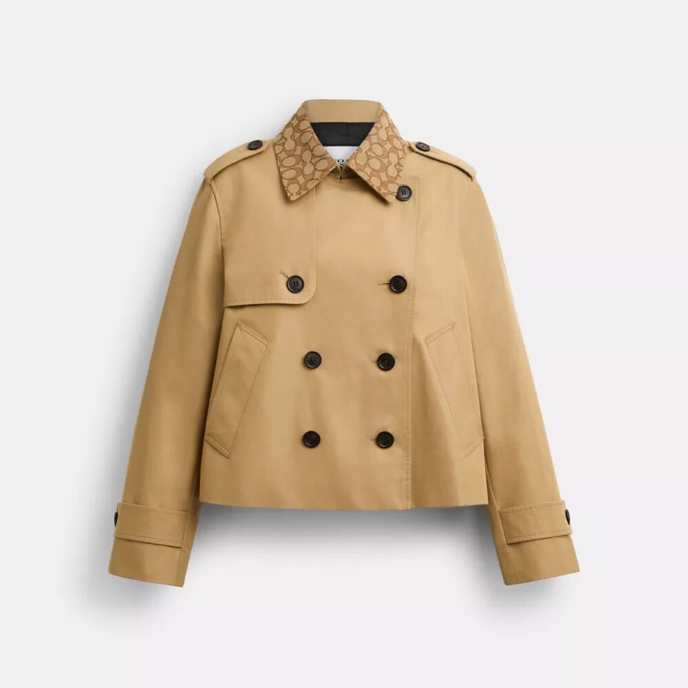 Gabardina corta con cuello característico
