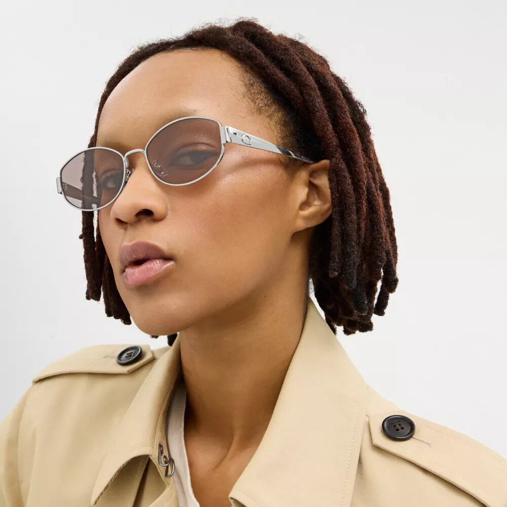 Gafas de sol ovaladas estrechas con herrajes metálicos