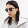 Gafas de sol redondas con etiqueta metálica