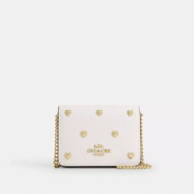 Mini cartera con cadena y remaches en forma de corazón