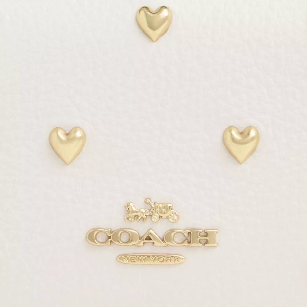 Mini cartera con cadena y remaches en forma de corazón