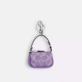 Mini colgante para bolsos Nolita en Signature Canvas