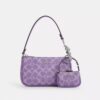 Mini colgante para bolsos Nolita en Signature Canvas