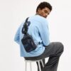 Mochila bandolera Racer con estampado de camuflaje Signature
