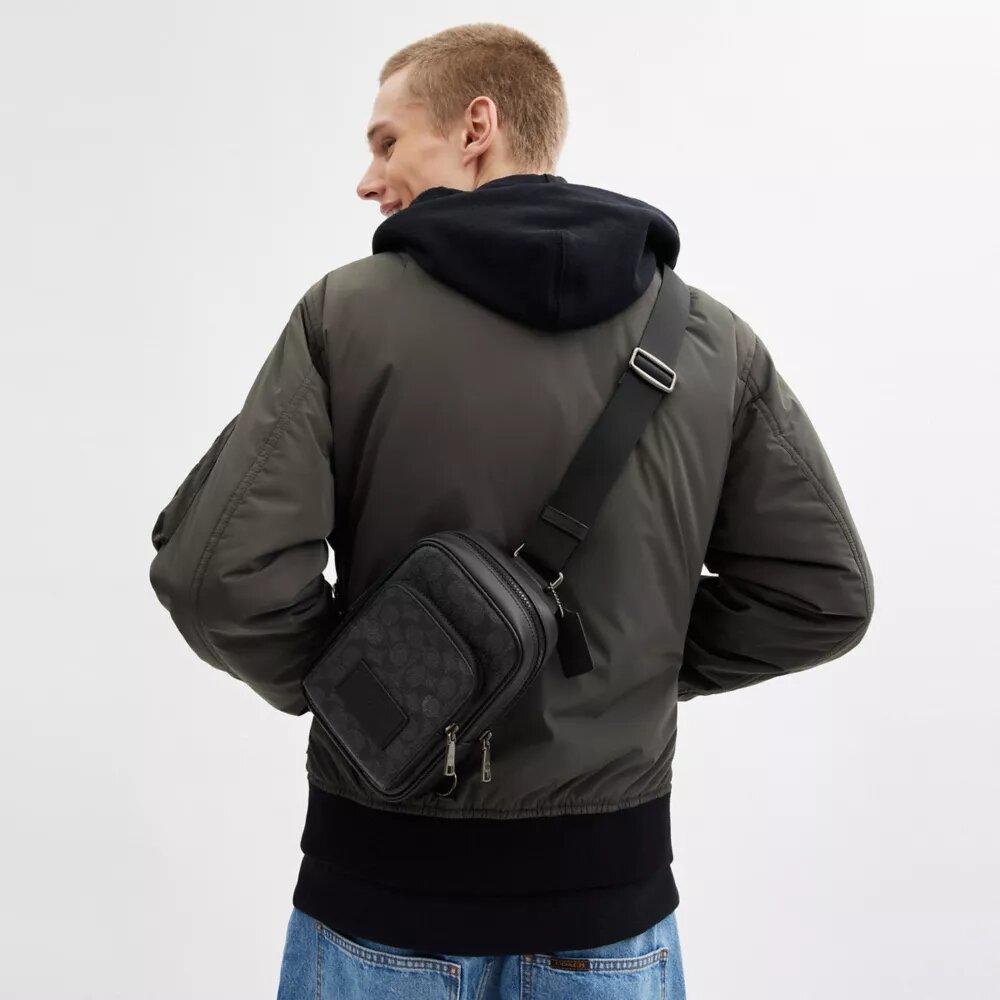 Mochila bandolera Racer en Signature Canvas