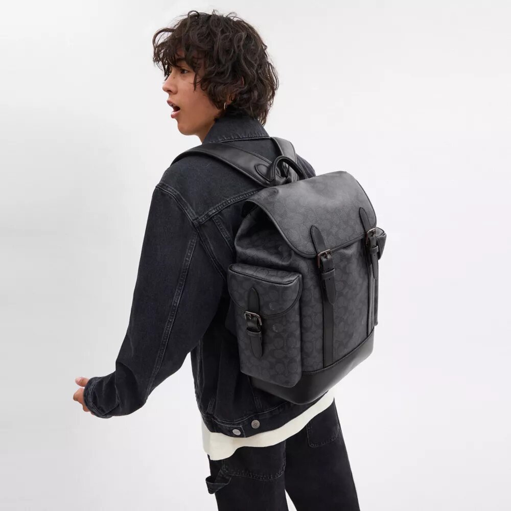 Mochila Hitch en Signature Canvas