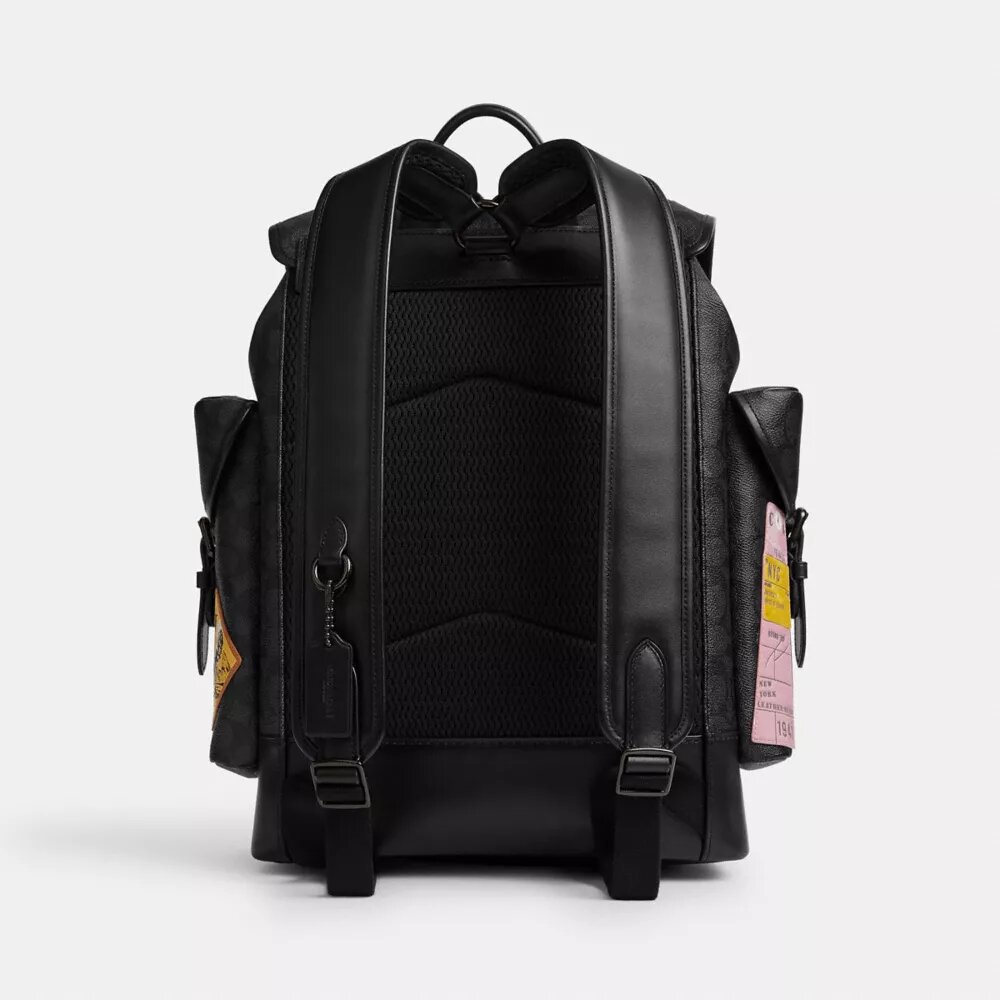Mochila Hitch en Signature Canvas con parches