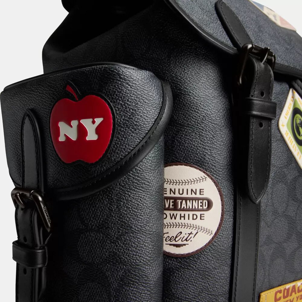 Mochila Hitch en Signature Canvas con parches