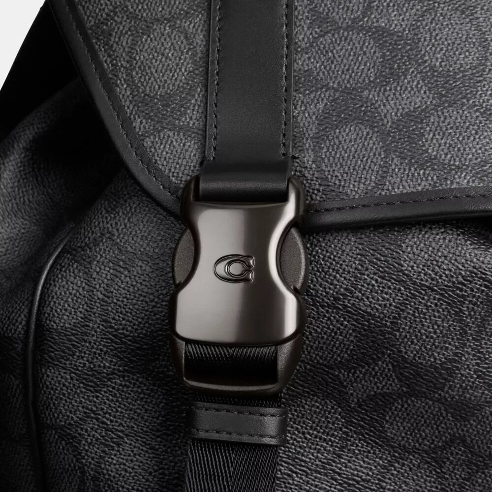 Mochila League con solapa en Signature Canvas