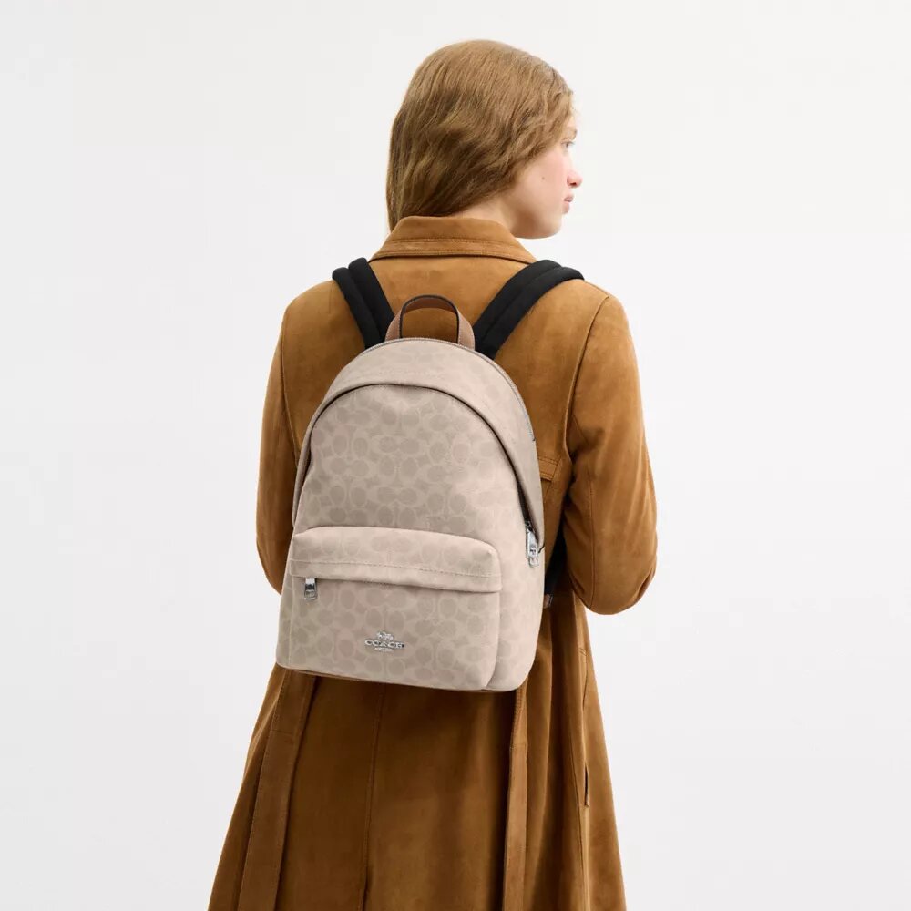 Mochila pequeña Taylor en Signature Canvas