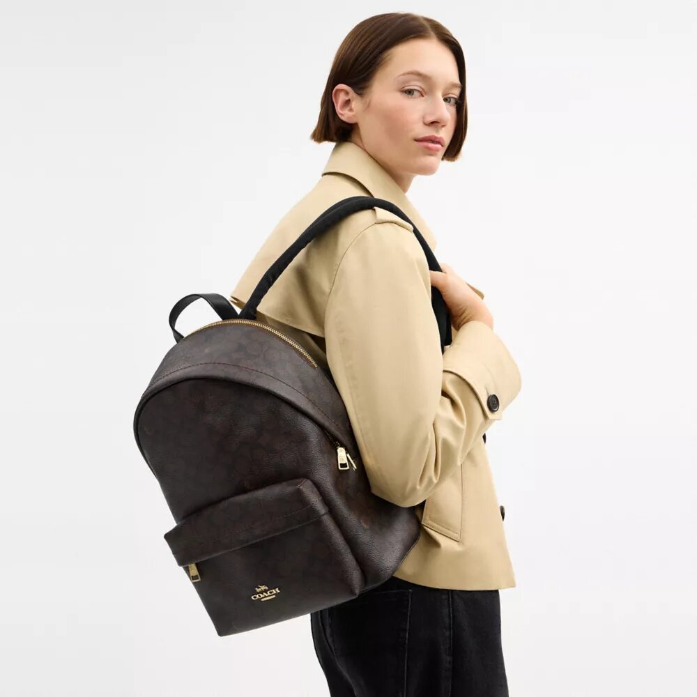 Mochila pequeña Taylor en Signature Canvas